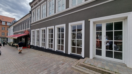 194 m2 butik i Viborg til leje