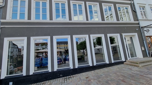 194 m2 butik i Viborg til leje