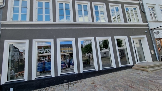 130 m2 butik i Viborg til leje