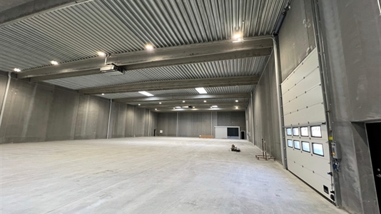 5000 - 15000 m2 lager i Slangerup til leje