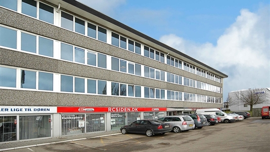 330 m2 kontor, lager, showroom i Brøndby til leje