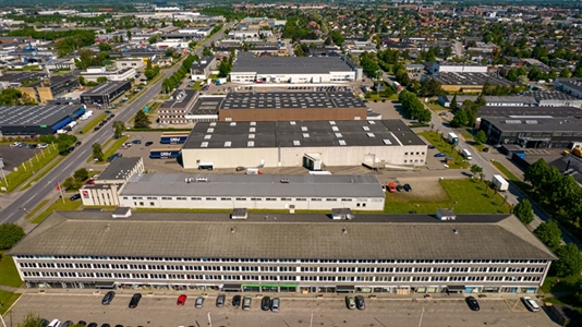 330 m2 kontor, showroom, lager i Brøndby til leje