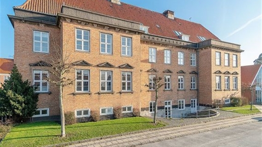 1000 m2 boligudlejningsejendom, kontor i Rønne til salg