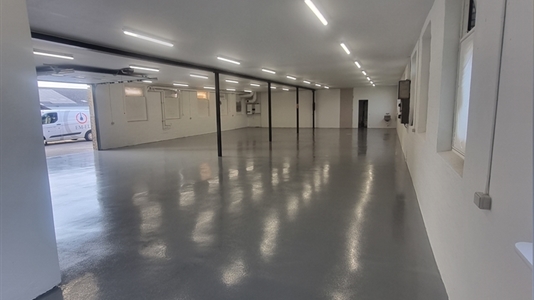 360 m2 lager, produktion, showroom i Tølløse til leje