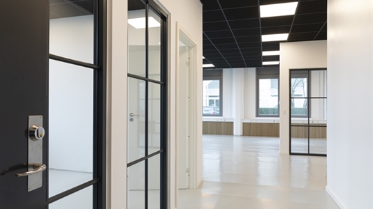 275 m2 kontor, showroom i København S til leje