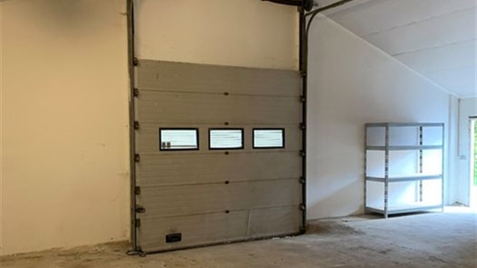 150 m2 lager i Gadstrup til leje