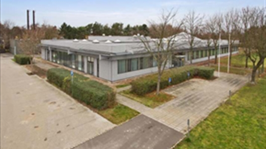 10 - 2700 m2 kontor, kontorfællesskab, klinik i Køge til leje